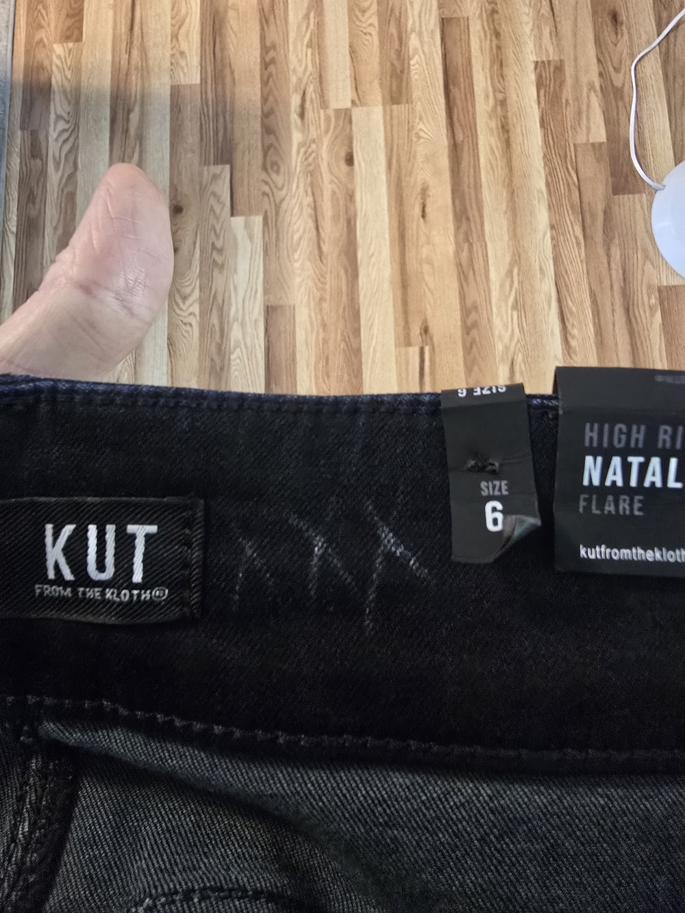 KUT from the Kloth High Rise Natalie Flare Jeans NWT Black Size 6 - Picture 5 of 7